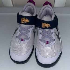 Nike Hustle youth sneakers